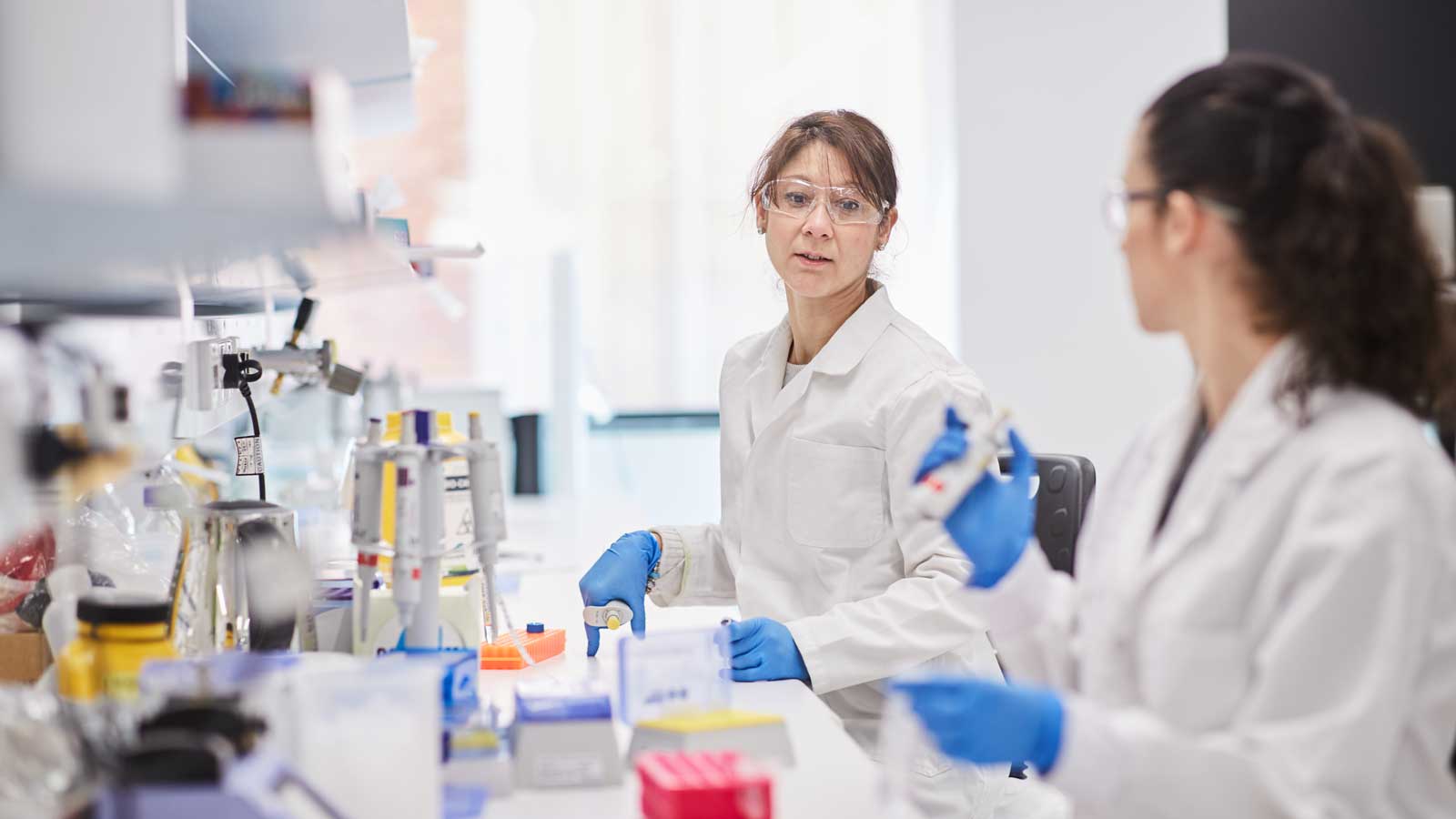Mitarbeiter im Bio21 Lab von CSL