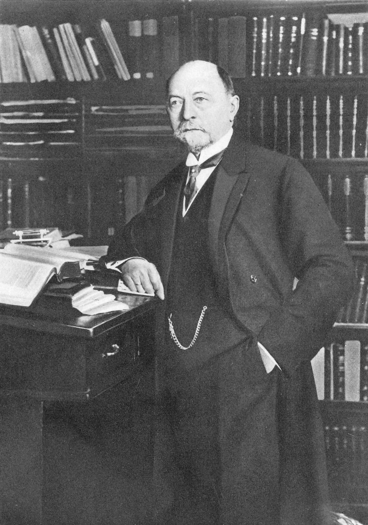 Behring im Arbeitszimmer 1914