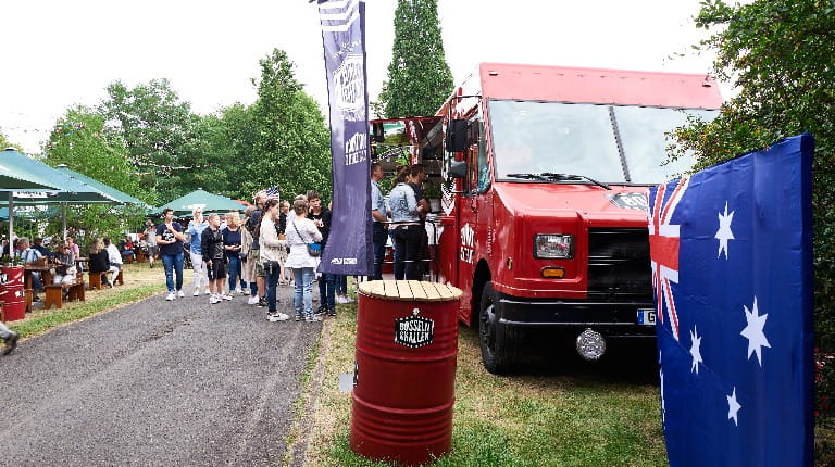 An elf verschiedenen Food Trucks gab es beim CSL Behring Sommerfest Leckereien und Spezialitäten aus der ganzen Welt.