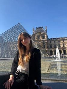 Lisa Mueller Louvre
