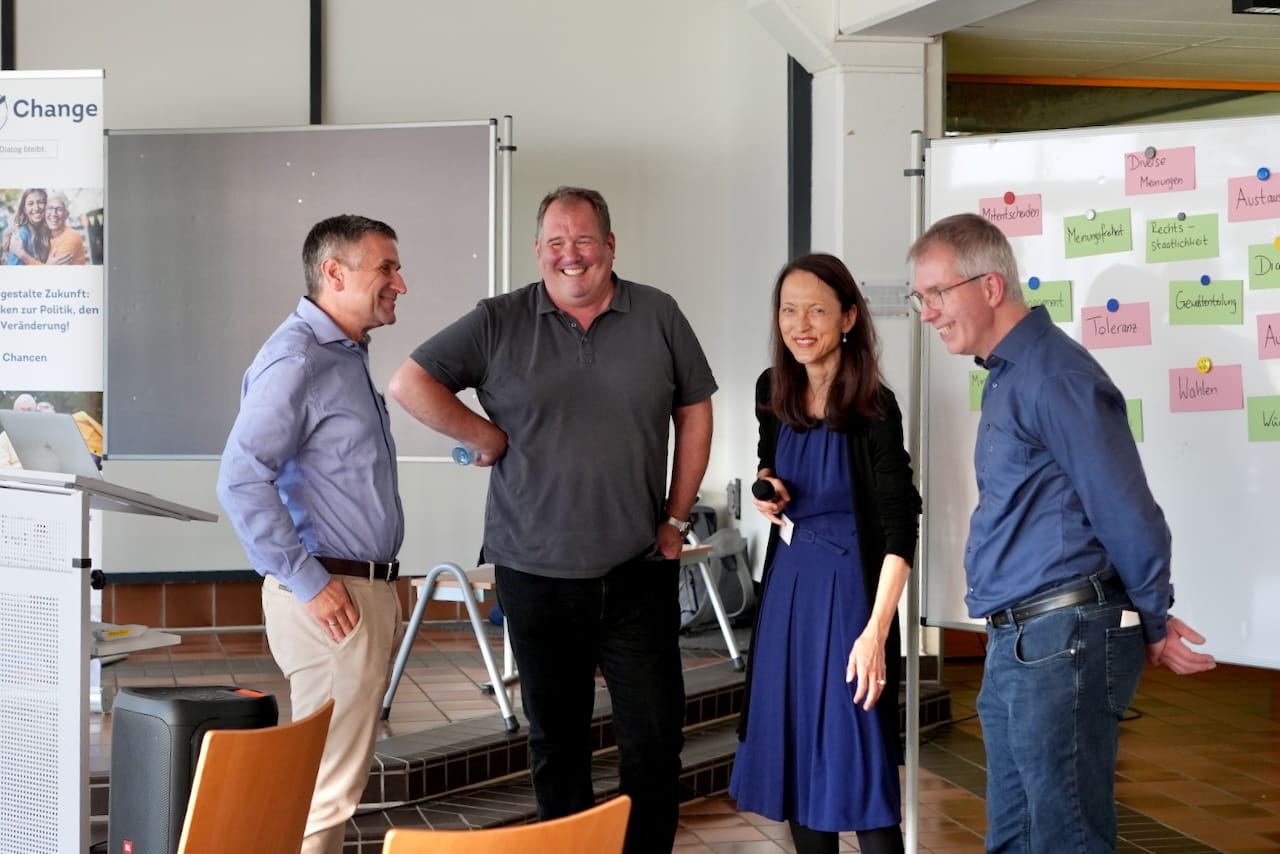 Lars Groenke und Yuki Kobayashi am Fostering Democracy Anlass