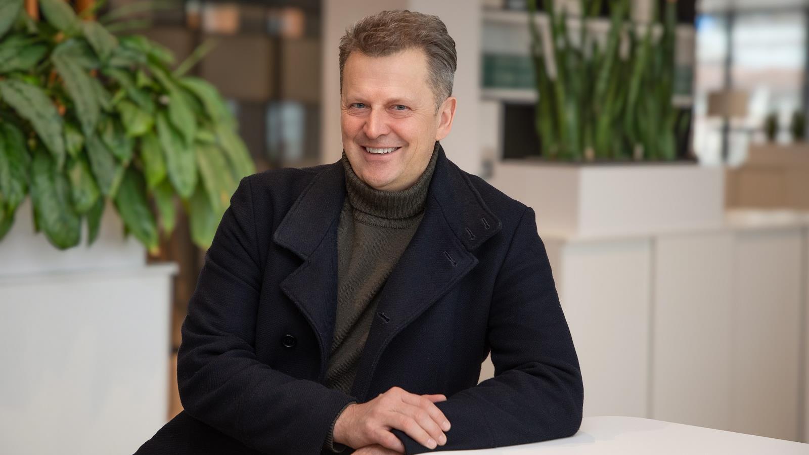 Dr. Martin Vey