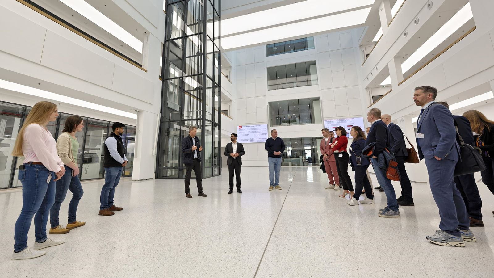Ministerbesuch Kaseh Mansoori in M600