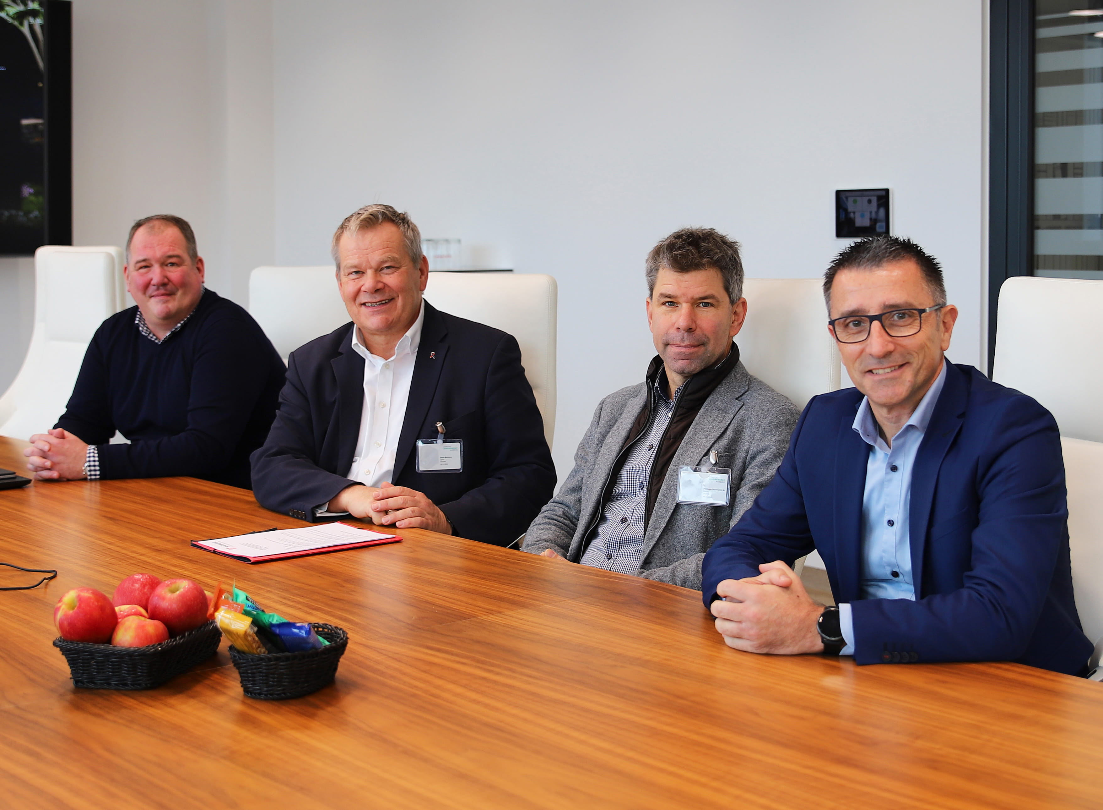 (from left to right) Dr. Lars Grönke (Managing Director of CSL Innovation), Lord Mayor Dr. Thomas Spies, University President Prof. Dr. Thomas Nauss and Dr. Martin Egger (Managing Director of site operator Pharmaserv and Infrareal Holding) jointly presented the previous and planned collaboration for a strong and sustainable Marburg site.  (Photos: Stefanie Ingwersen, City of Marburg)