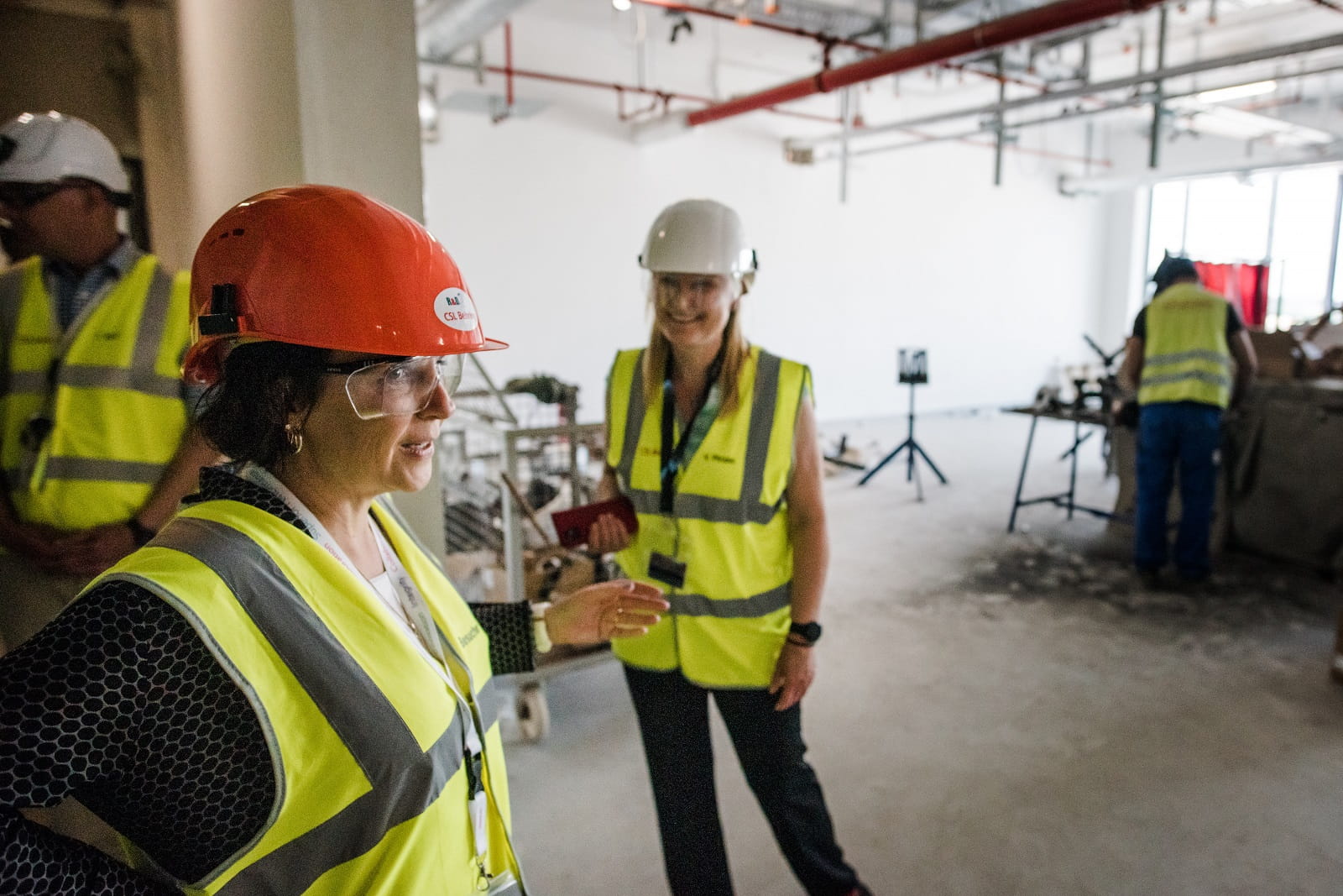 Vicky Pirzas, Geschäftsführerin von CSL R&D Marburg, und Ministerin Jaala Pulford von der australischen Regierung des Bundesstaates Victoria